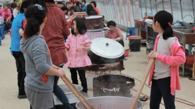 새콤달콤한 딸기축제 용봉산 체험마을 캠핑장 다녀왔어요 :)